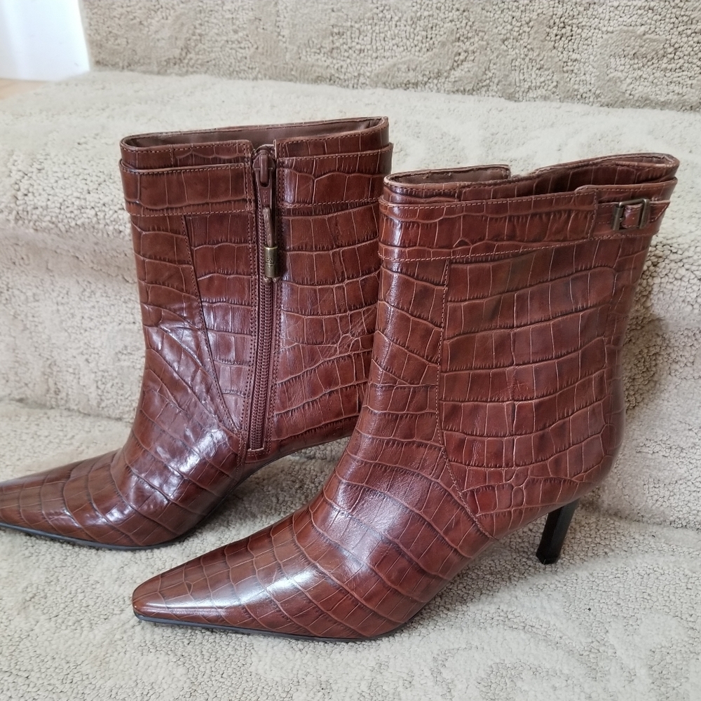 Lauren Ralph Lauren boots size 9.5 never worn